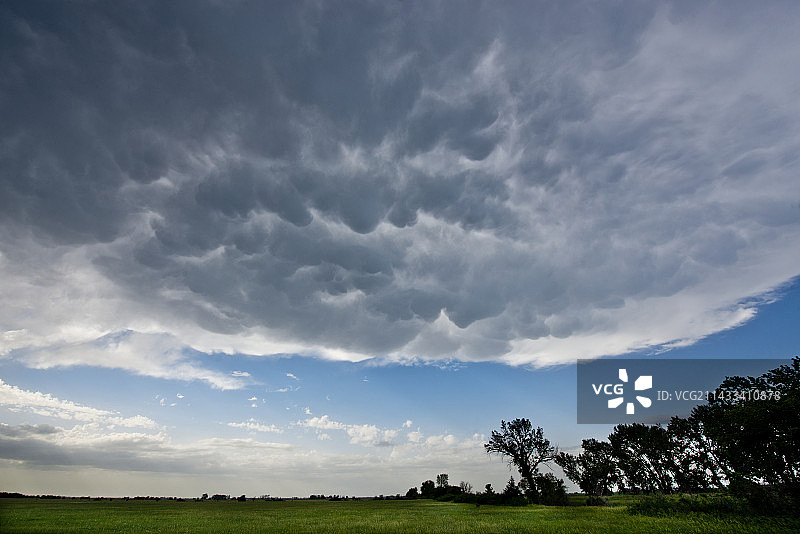 内布拉斯加平原上的乳状云图片素材