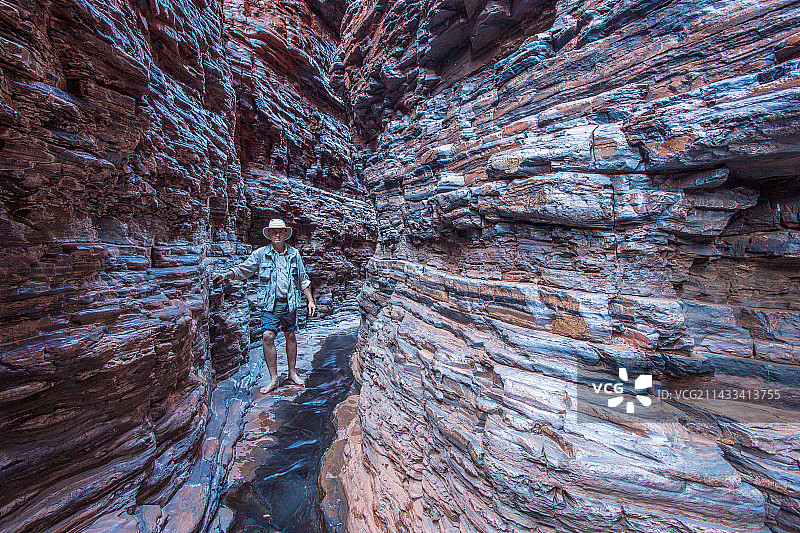 徒步攀登卡里吉尼国家公园的维阿诺峡谷图片素材