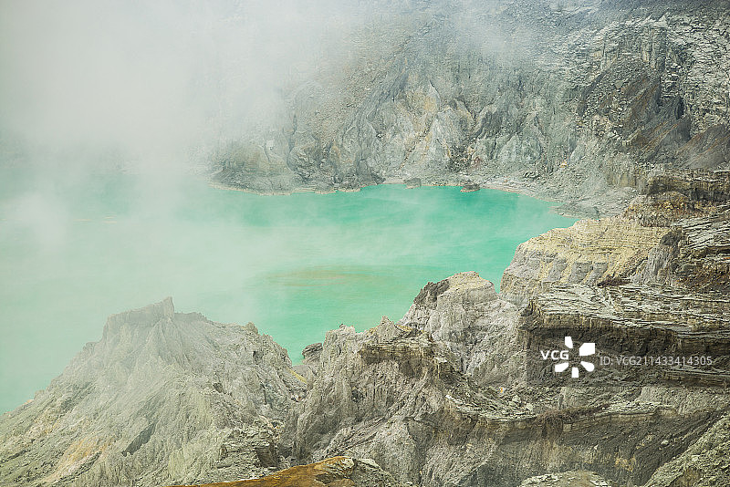 伊真火山硫磺矿图片素材