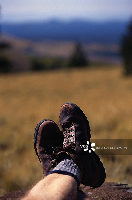 徒步者的双腿交叉图片素材