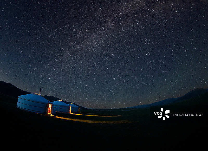 蒙古包上的星星，鄂尔浑河谷，戈壁沙漠图片素材
