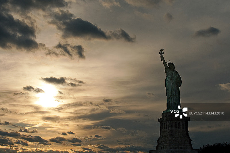 纽约市港口的自由女神像图片素材