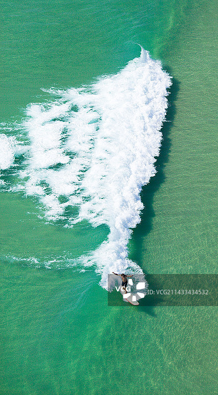 在昆士兰努萨附近冲浪图片素材