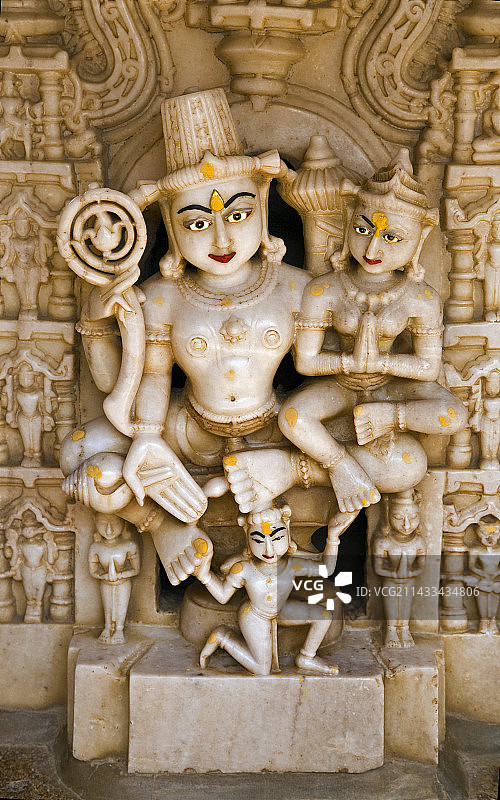 耆那教寺庙中的湿婆和帕尔瓦蒂雕塑图片素材