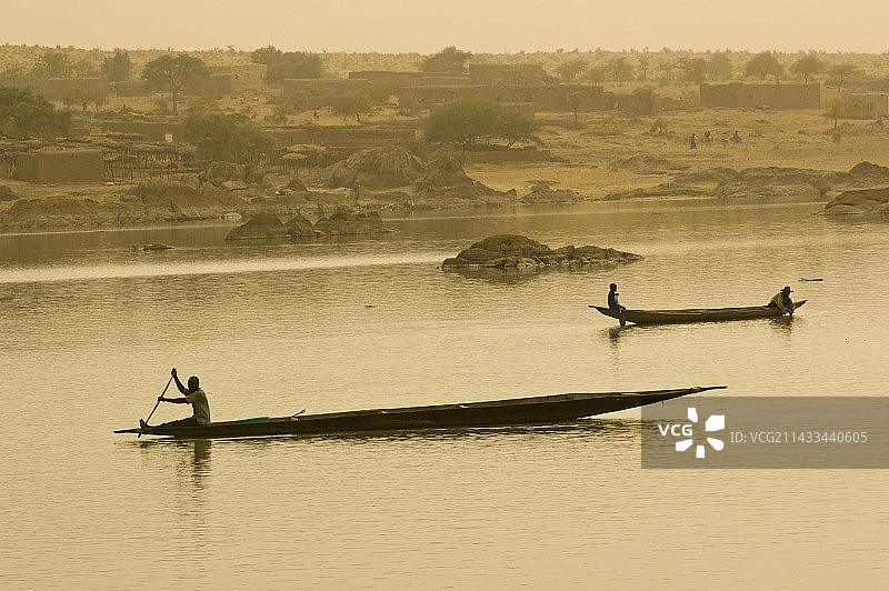 马里河上的独木舟图片素材