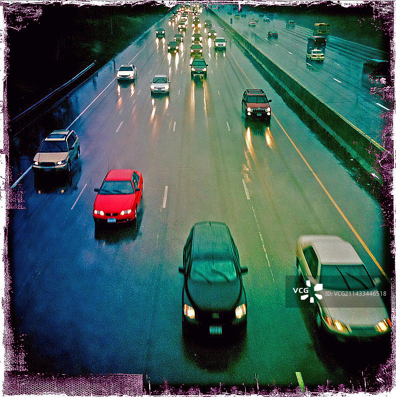 明尼阿波利斯I-35公路暴雨交通图片素材