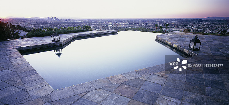 从比佛利山庄泳池看到的景色图片素材