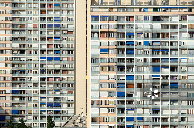马赛公寓楼的窗户图案图片素材