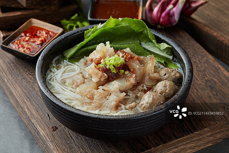 牛筋拼牛肉丸粿条粉丝图片素材