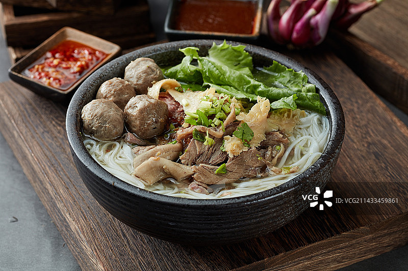 牛杂拼牛肉丸粿条粉丝图片素材