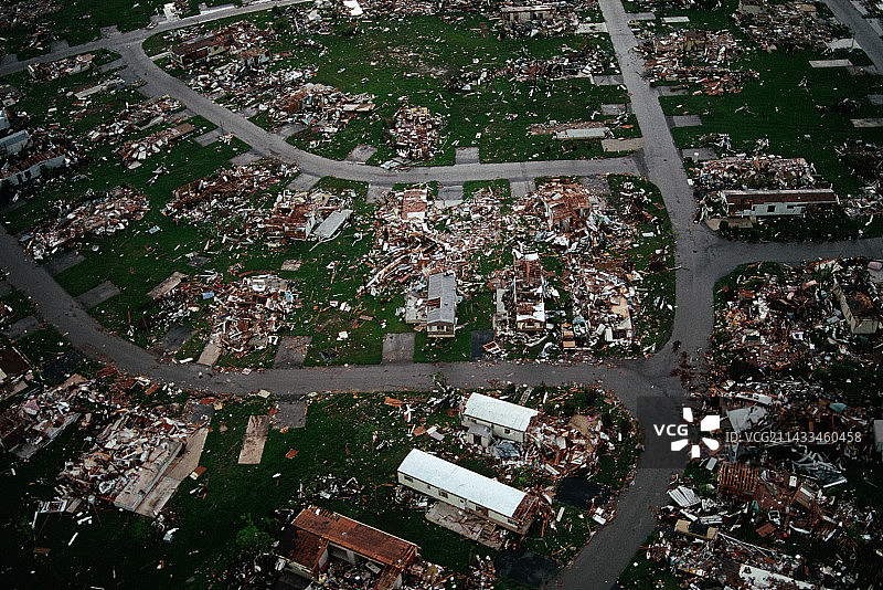 被压扁的拖车公园图片素材