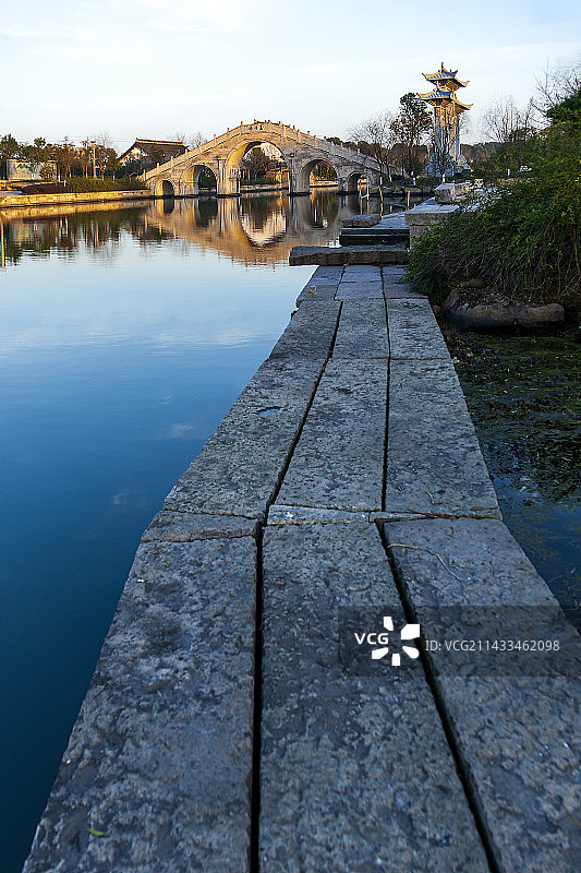 运河桥，位于绍兴浙东运河园景区图片素材