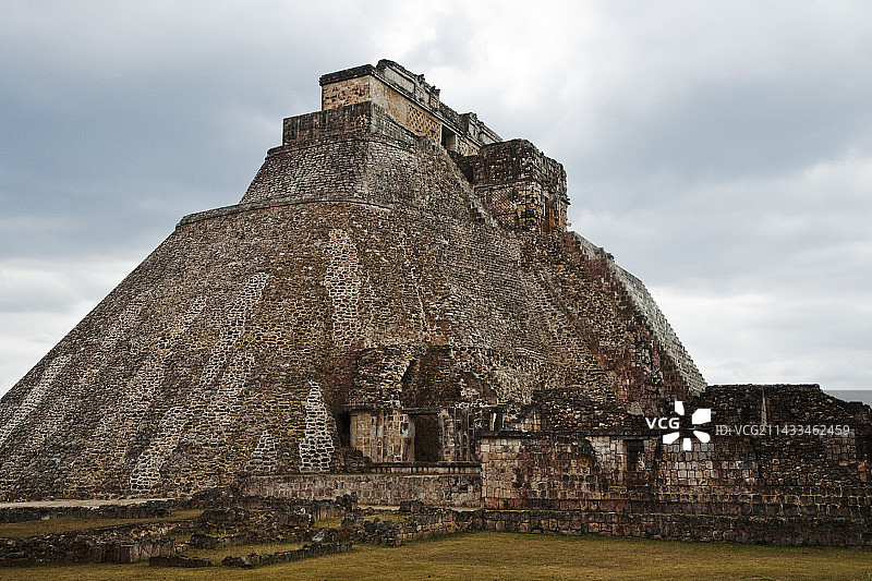 魔法师金字塔图片素材