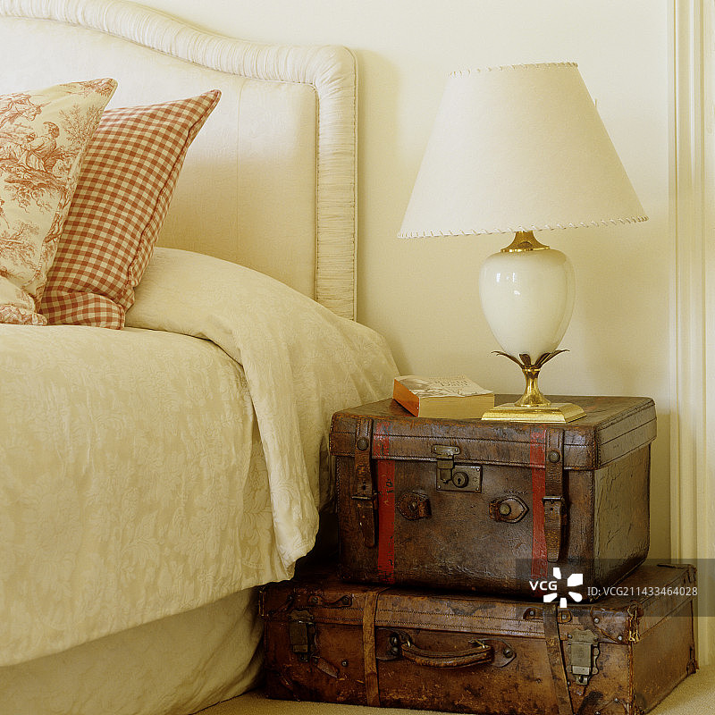 重新设计的萨里郡农舍，作为家庭住宅图片素材