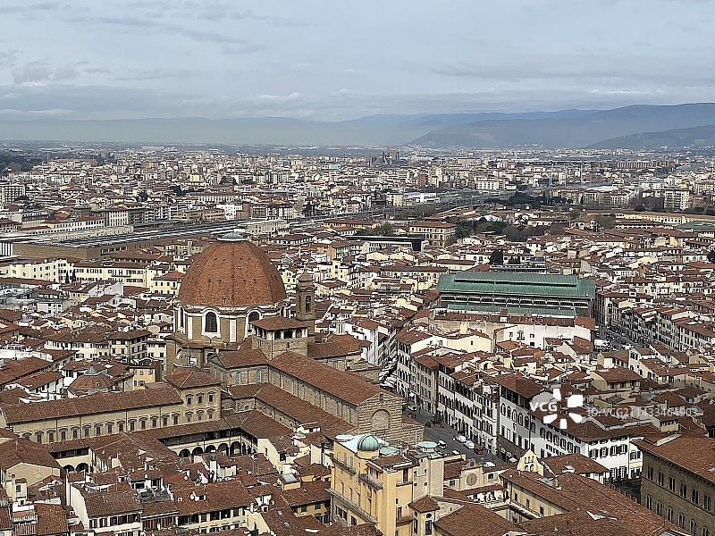 意大利圣母百花大教堂及登顶城市景观图片素材