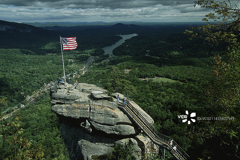 奇姆尼岩上的美国国旗图片素材