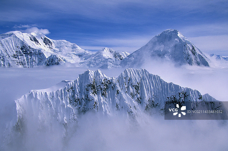 兰格尔群山与云彩图片素材