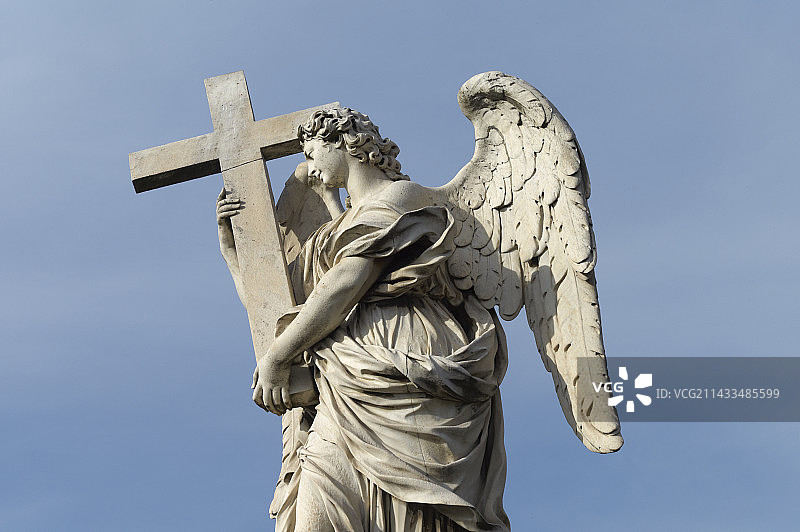 圣天使桥上的十字架天使图片素材