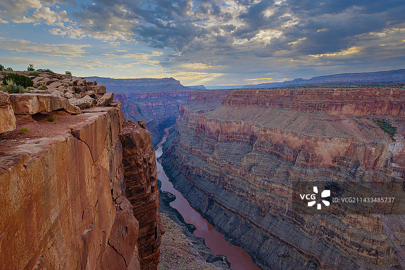 从托罗威普眺望大峡谷和科罗拉多河，亚利桑那州图片素材