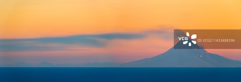 奥古斯丁火山喷发全景图片素材