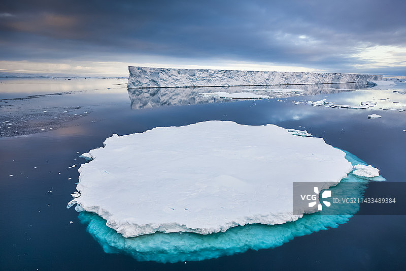 南极洲的冰山图片素材