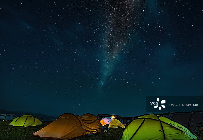 新疆喀拉峻草原徒步—加撒干宿营地的星空i图片素材