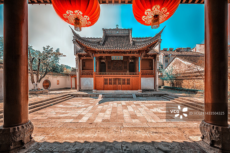 光影中的高淳老街的古戏台+南京高淳图片素材