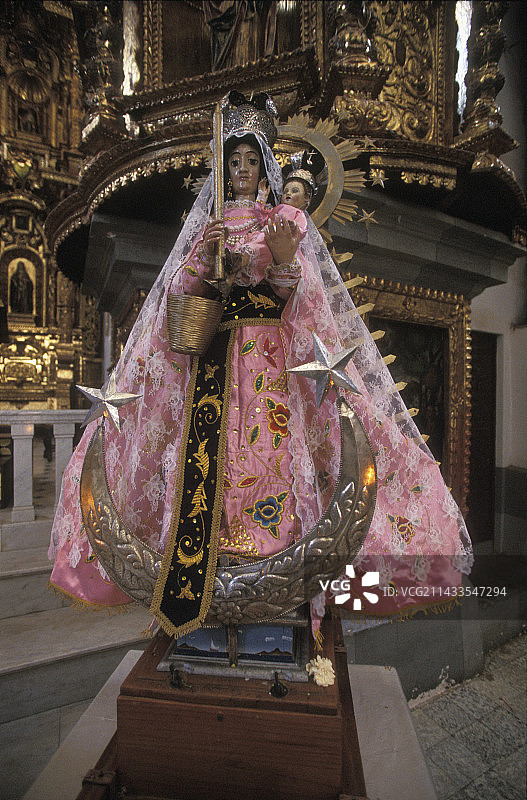 科帕卡巴纳大教堂的圣母玛利亚雕像图片素材