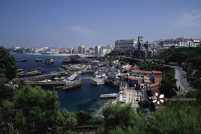 比亚里茨港口的码头和建筑图片素材