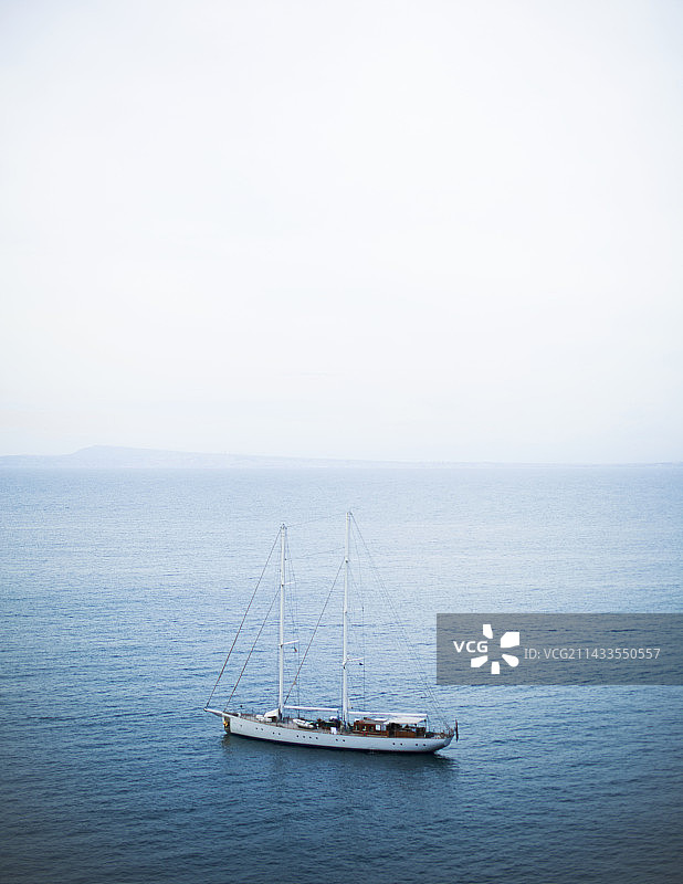 意大利索伦托海岸附近的船只图片素材