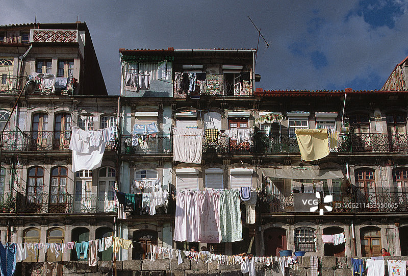 波尔图老城区的公寓楼图片素材