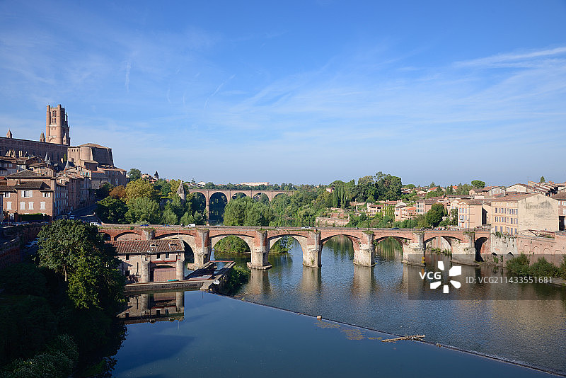 法国阿尔比市塔尔河老桥图片素材