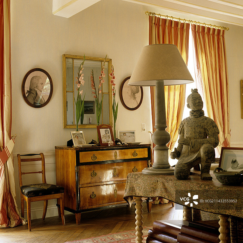 翻新的法国督政府时期房屋（1806年）图片素材