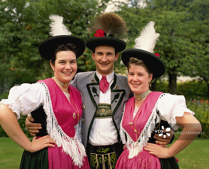 身着传统巴伐利亚服装的德国人图片素材