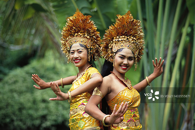 身着巴厘岛服装的舞者图片素材