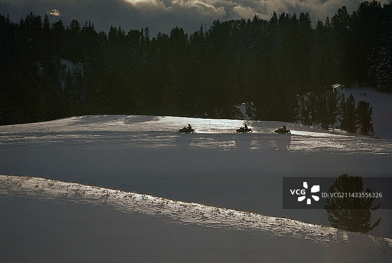 托格沃蒂山口的雪地摩托车运动图片素材