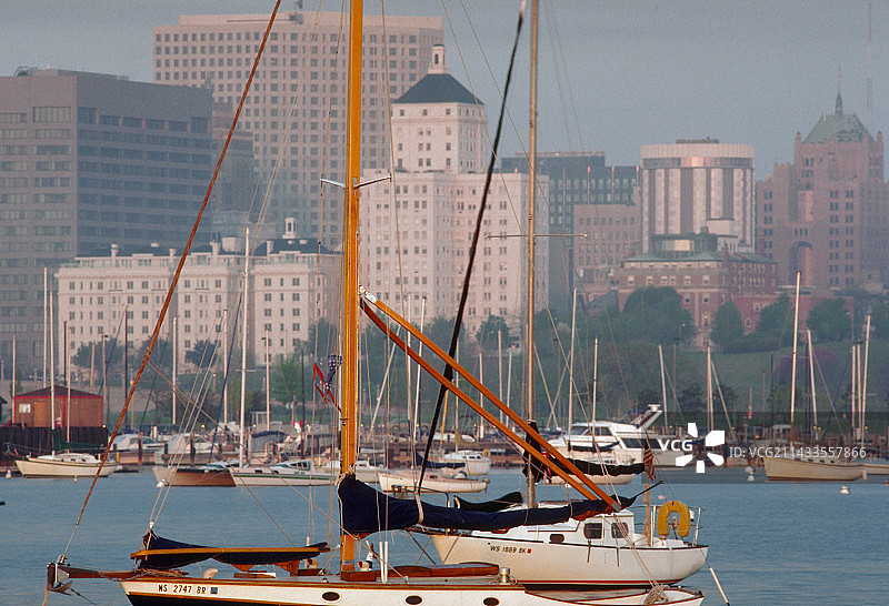 密尔沃基港的帆船图片素材
