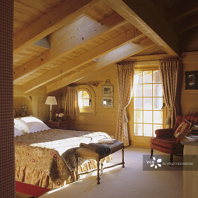 传统山间小屋图片素材