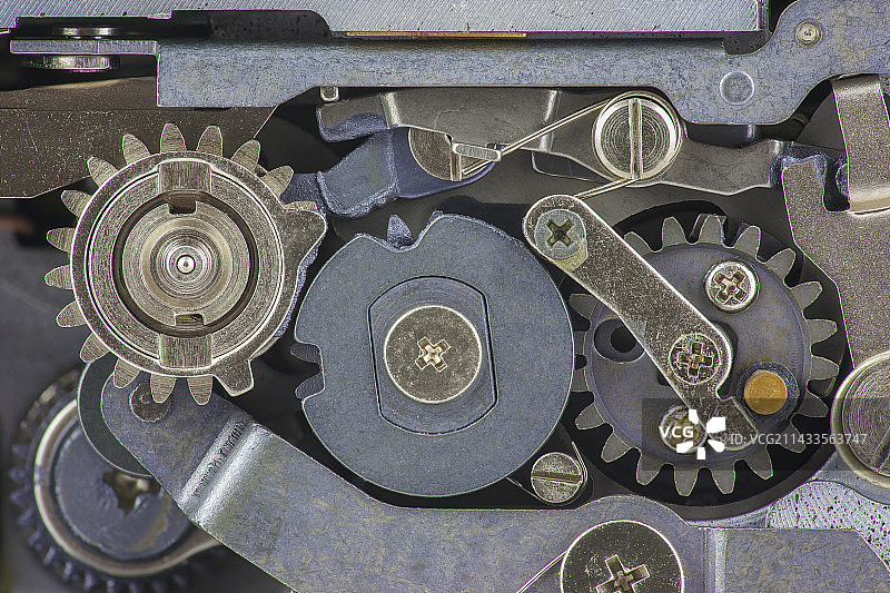 老式机械相机内部的齿轮和杠杆图片素材