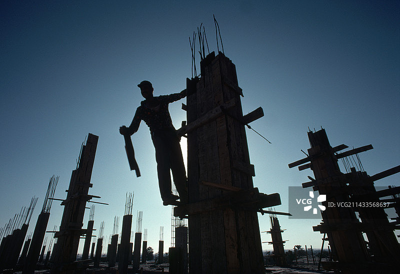 在阿里什的建筑工人图片素材