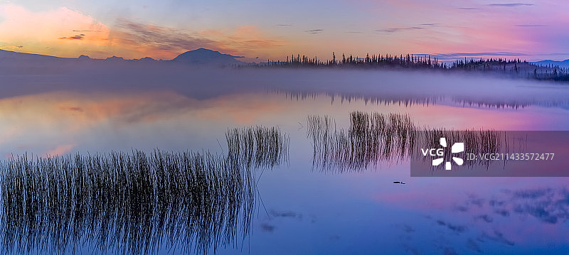 布莱克本山和柳湖图片素材