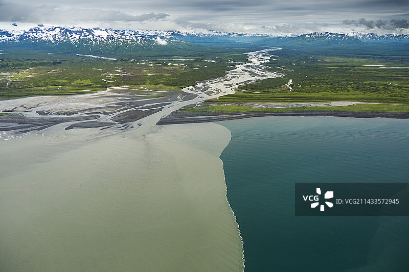 冰川泥沙与海水混合图片素材