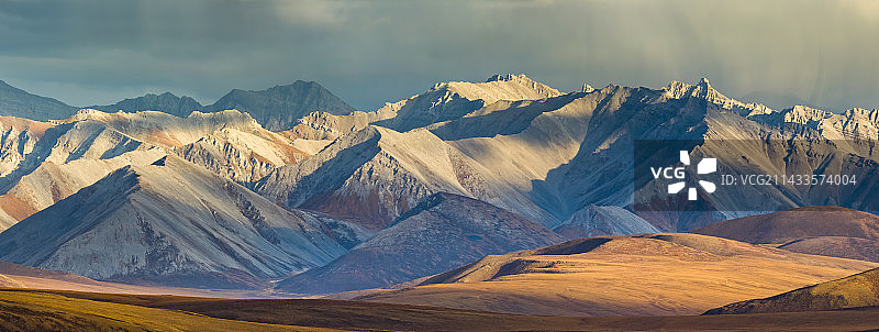 阿拉斯加布鲁克斯山脉的菲利普·史密斯山图片素材