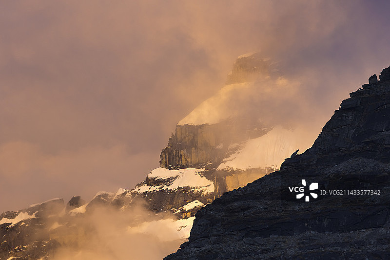 布鲁克斯山脉伊吉克帕克山顶峰图片素材