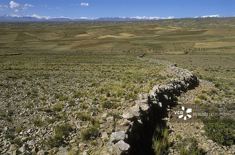 玻利维亚高原的石质围栏图片素材