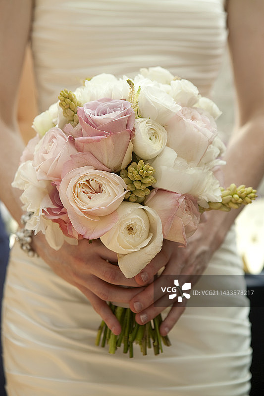 婚礼上新娘手捧的鲜花图片素材