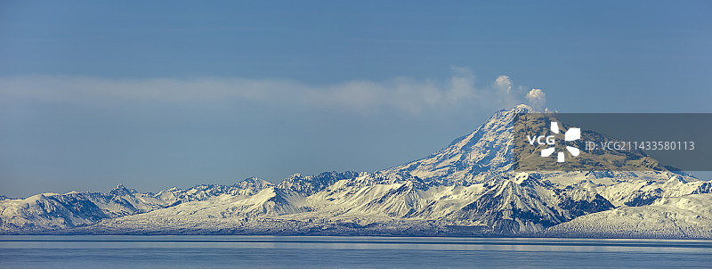 里道特火山喷发的气体和蒸汽图片素材