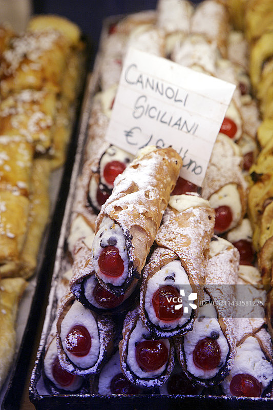 西西里糕点店出售的卡诺里图片素材