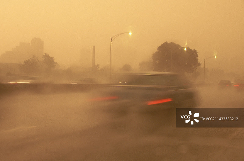 湖滨大道上的雷雨图片素材