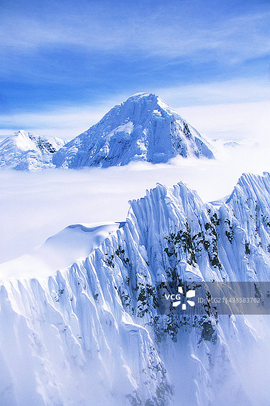 兰格尔群山与云彩图片素材